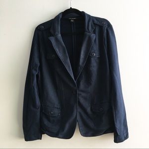 Cotton navy blazer.